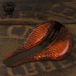 Bobber Solo Sitz Für Indian Scout Ab 2015 4Fourth Lang Kroko Crazy Boom Metall -Alex Leather Craft Verkäufe bobber solo seat for indian scout since 2017 long 4fourth alligator 3 1000x1000 1