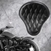 Bobber Solo Sitz Für Indian Scout Ab 2015 Standard Schwarz Rautenmuster -Alex Leather Craft Verkäufe bobber solo seat for indian scout since 2017 standard black hand sewn v3 1 1000x1000 1