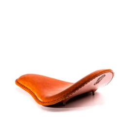 Bobber Solo Sitz Für Indian Scout Ab 2015 Standard Büffel Cognac -Alex Leather Craft Verkäufe bobber solo seat for indian scout since 2017 standard buffalo cognac 3 1000x1000 1