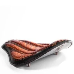 Bobber Solo Sitz Für Indian Scout Ab 2015 Standard Optimus Kroko Vintage Braun 13 Bobber Solo Sitz Für Indian Scout Ab 2015 Standard Optimus Kroko Vintage Braun -Alex Leather Craft Verkäufe bobber solo seat for indian scout since 2017 standard optimus alligator vintage brown 4 1000x1000 1
