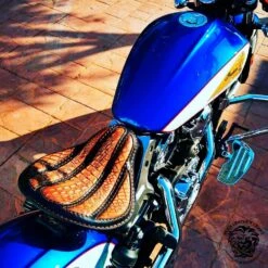 Bobber Solo Sitz Für Indian Scout Ab 2015 Standard Optimus Kroko Vintage Braun 14 Bobber Solo Sitz Für Indian Scout Ab 2015 Standard Optimus Kroko Vintage Braun -Alex Leather Craft Verkäufe bobber solo seat for indian scout since 2017 standard optimus alligator vintage brown 6 1000x1000 1