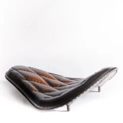 Bobber Solo Sitz Für Indian Scout Ab 2015 Standard Sattel Tan V3 -Alex Leather Craft Verkäufe bobber solo seat for indian scout since 2017 standard saddle tan hand sewn v3 4 1000x1000 1