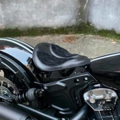 Bobber Solo Sitz Für Indian Scout Ab 2015 Standard Kurz Samt Schwarz Rautenmuster -Alex Leather Craft Verkäufe bobber solo seat for indian scout since 2017 standard short velvet black diamond 7 1000x1000 1