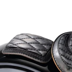 Sozius Sitzpad Luxus Vintage Schwarz Rautenmuster -Alex Leather Craft Verkäufe luxury pillion seat pad vintage black v3 3 1000x1000 1