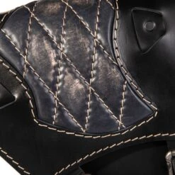 Motorrad Satteltasche Indian Scout Spider Vintage Schwarz Und Beige Rautenmuster -Alex Leather Craft Verkäufe motorcycle saddlebag indian scout since 2017 spider vintage black and white v3 3 1000x1000 1