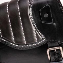 Motorrad Satteltasche Sportster 1988-2020 Schwarz Und Weiß V2 7 Motorrad Satteltasche Sportster 1988-2020 Schwarz Und Weiß V2 -Alex Leather Craft Verkäufe motorcycle saddlebag sportster 1988 2020 black and white v2 3 1000x1000 1