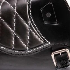 Motorrad Satteltasche Sportster 1988-2020 Schwarz Und Weiß Rautenmuster -Alex Leather Craft Verkäufe motorcycle saddlebag sportster 1988 2020 diamond black and white 3 1000x1000 1