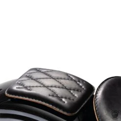 Sozius Sitzpad Vintage Schwarz Rautenmuster -Alex Leather Craft Verkäufe pillion seat pad vintage black diamond 3 1000x1000 1