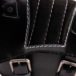 Satteltasche Für Triumph Bonneville Bobber Glanz Und Samt Schwarz & Weiß V2 -Alex Leather Craft Verkäufe saddlebag for triumph bonneville bobber gloss and velvet black white v2 3 1000x1000 1