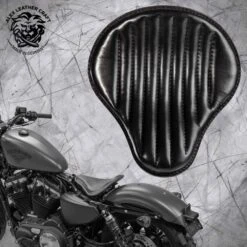 Sitz + Montage Kit Harley Davidson Sportster 04-22 Schwarz V2