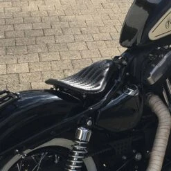 Sitz + Montage Kit Harley Davidson Sportster 04-22 Schwarz V2 -Alex Leather Craft Verkäufe seat montage kit harley davidson sportster 04 20 black v2 7 1000x1000 1