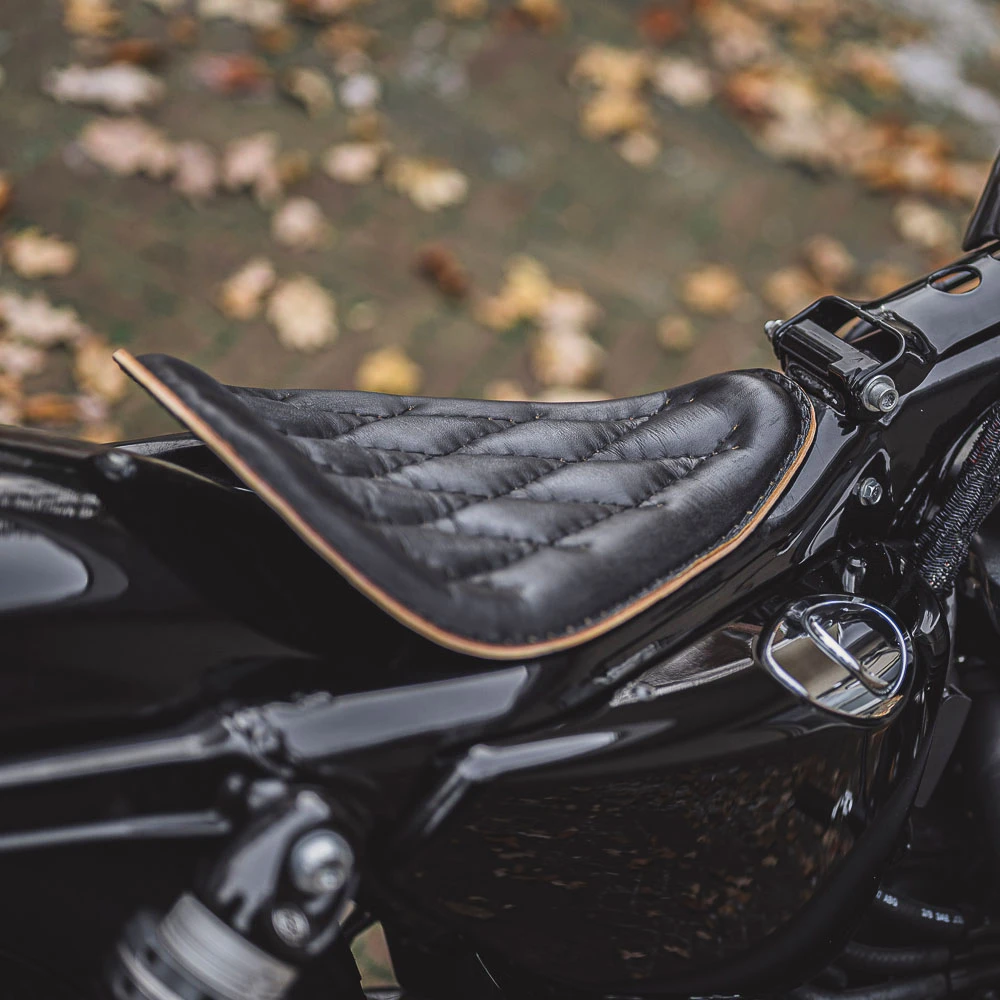 Solo Sitz Harley Davidson Sportster 04-22 Vintage Schwarz Rautenmuster 4 Solo Sitz Harley Davidson Sportster 04-22 Vintage Schwarz Rautenmuster – Bild 2