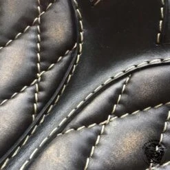 Solo Sitz + Montage Kit Harley Davidson Sportster 04-22 Lang LS Vintage Schwarz Und Beige V3 -Alex Leather Craft Verkäufe solo seat montage kit harley davidson sportster 04 20 long vintage black and beige v3 5 1000x1000 1