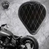 Solo Sitz Yamaha Drag Star 650 (V Star) Und Montage Kit Glanz Und Samt Schwarz Und Weiß Rautenmuster