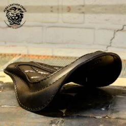 Triumph Bonneville Bobber Sitz Ab 2016 Spider Schwarz V3 -Alex Leather Craft Verkäufe triumph bonneville bobber seat from 2016 spider hand sewn black v2 5 1000x1000 1