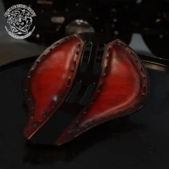 Triumph Bonneville Bobber Sitz Ab 2016 4Fourth Rot Metall -Alex Leather Craft Verkäufe triumph bonneville bobber seat from 2016 standard 4fourth saddle tan v1 3 1000x1000 1