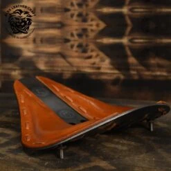 Triumph Bonneville Bobber Sitz Ab 2016 4Fourth Büffel Cognac Metall 8 Triumph Bonneville Bobber Sitz Ab 2016 4Fourth Büffel Cognac Metall -Alex Leather Craft Verkäufe triumph bonneville bobber seat from 2016 standard 4fourth vintage brown v1 3 1000x1000 1