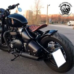 Triumph Bonneville Bobber Sitz Ab 2016 Standard Vintage Braun V3 -Alex Leather Craft Verkäufe triumph bonneville bobber seat from 2016 standard brown hand sewn 8 1000x1000 1