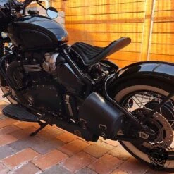 Triumph Bonneville Bobber Sitz Ab 2016 Lang Glanz Und Samt Schwarz V2 -Alex Leather Craft Verkäufe triumph bonneville bobber seat since 2016 long gloss and velvet black v2 5 1000x1000 1