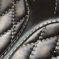 Triumph Bonneville Bobber Sitz Ab 2016 Lang LS Vintage Schwarz Und Beige V3 -Alex Leather Craft Verkäufe triumph bonneville bobber seat since 2016 long vintage black and beige v3 4 1000x1000 1